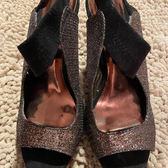 Carlos Santana Bronze Halo Heel - Picture 9 of 9